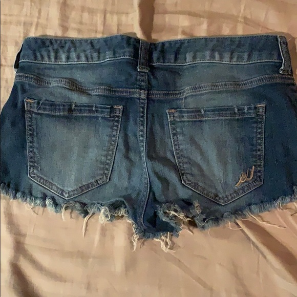 Shorts - Picture 2 of 3